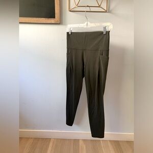 Athleta Salutation Stash Pocket II 7/8 Tight